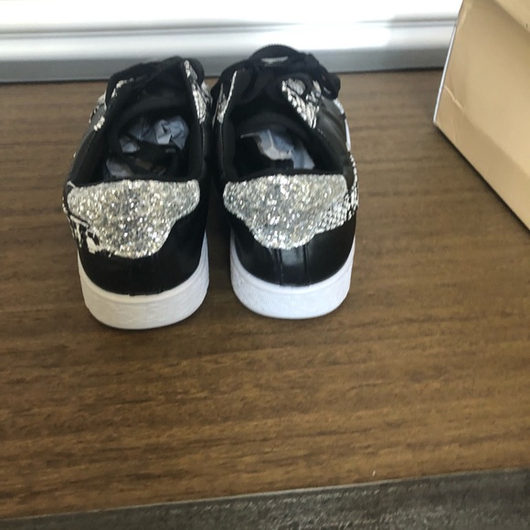 Yoki Sneakers - Picture 4 of 8